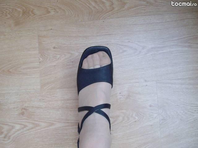 Sandale negre Sandro