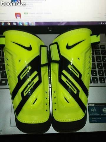 Aparatori fotbal nike protegga shield