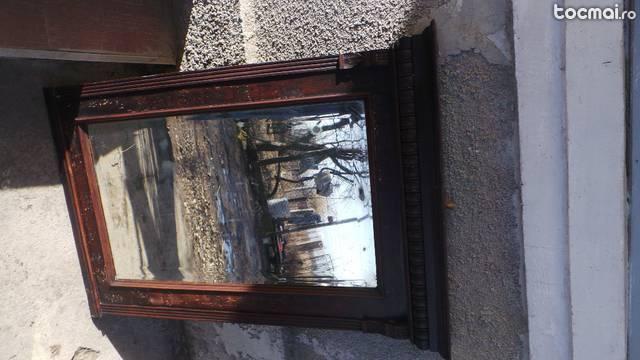 Oglinda de camera foarte veche