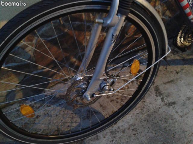 Bicicleta McKenzie cu cadru aluminium