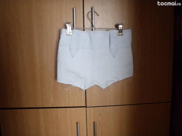 Pantaloni scurti
