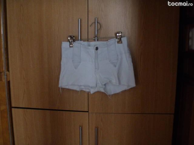 Pantaloni scurti