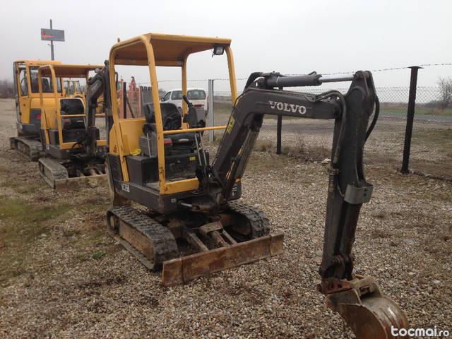 Miniexcavator marca Volvo, model EC 15B