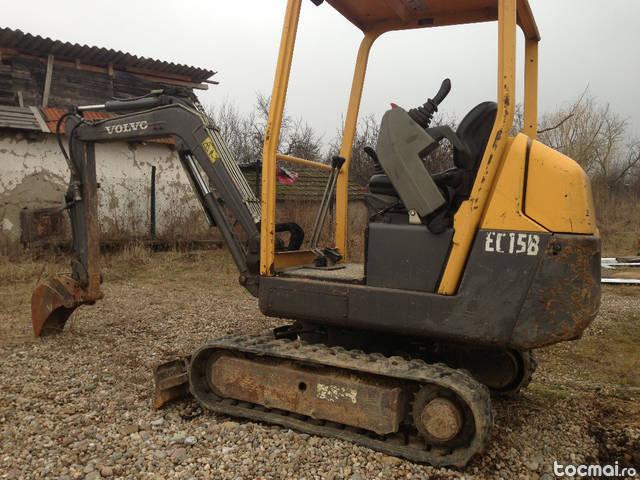 Miniexcavator marca Volvo, model EC 15B