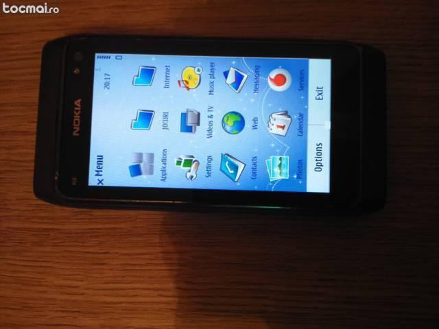 Nokia N8 cu navigatie Garmin