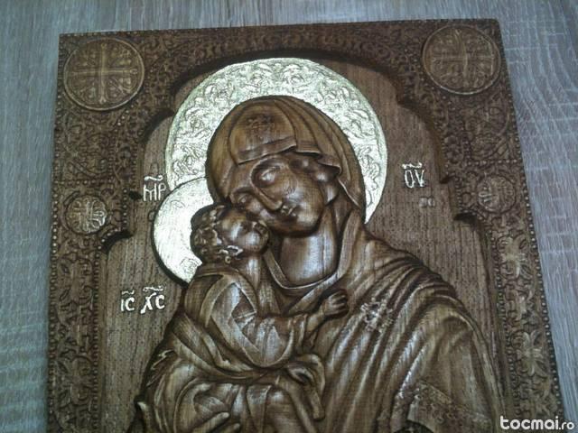 Fecioara Maria cu Pruncul - icoana sculptata