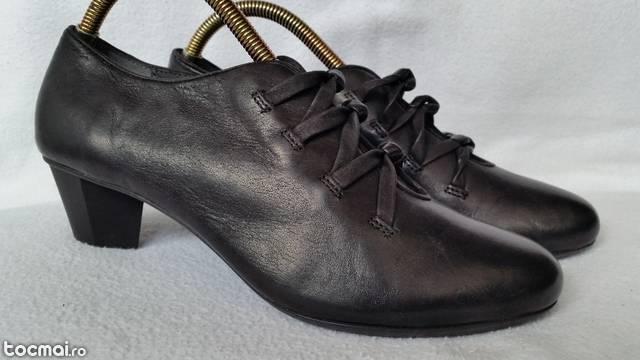 Marime 36 - Pantofi piele dama marca Camper.