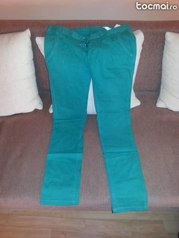 pantaloni conici