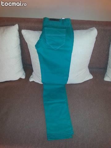 pantaloni conici