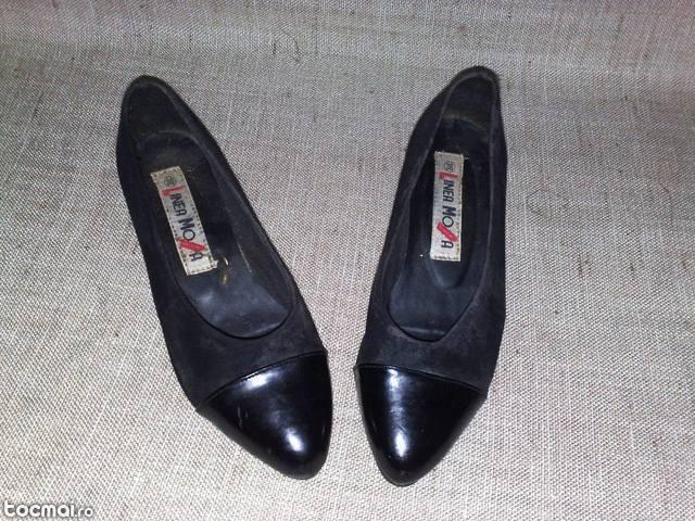 Pantofi culoare negru imitatie catifea- lac