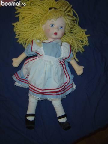 Papusa blonda din colectia Madame Alexander Doll