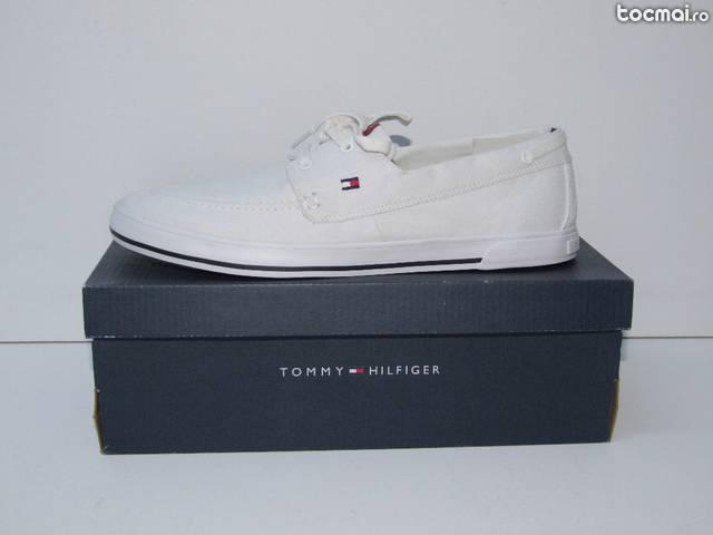 Tommy Hilfiger pantofi albi marimea 41 si 42