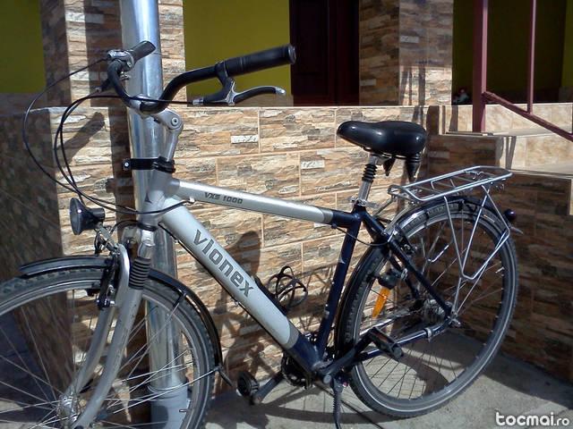 Bicicleta aluminiu cu viteze in butuc.