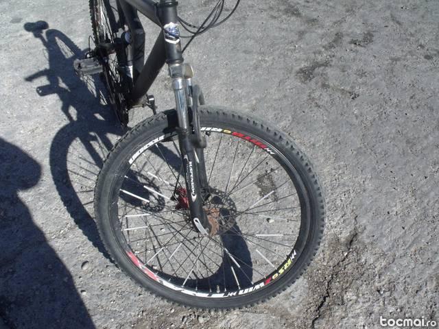 Bicicleta echipata Shimano