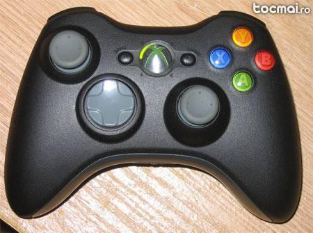 Xbox 360 cu 2 controllere wireless
