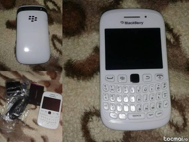 Blackberry curve white