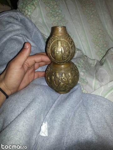 Vaza din bronz veche