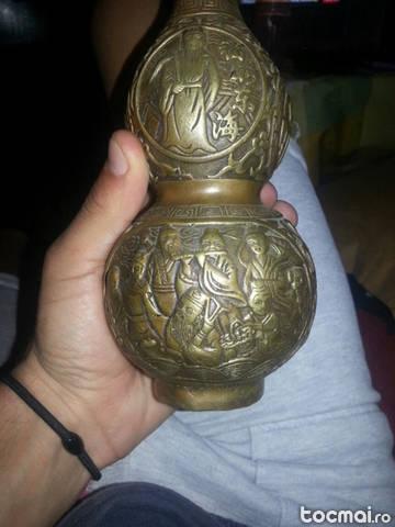 Vaza din bronz veche