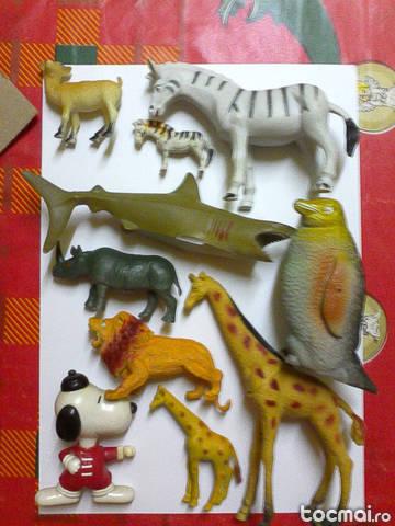 figurine animale salbatice si dinozauri