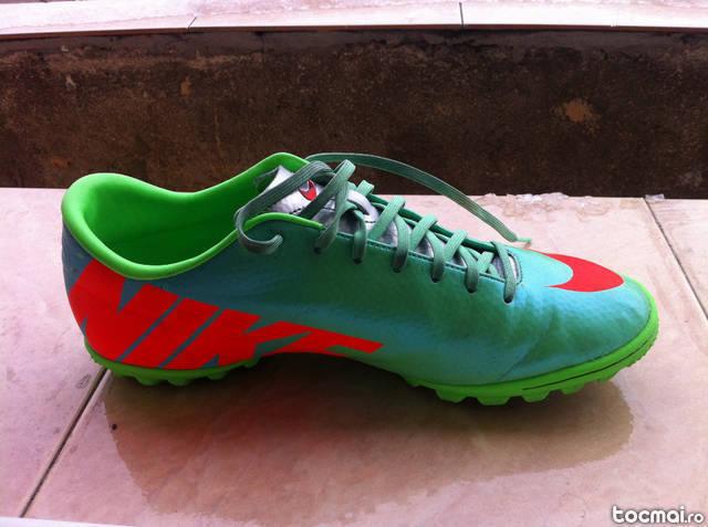 Ghete fotbal teren sintetic - Nike Mercurial IV - marime 42. 5