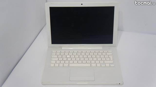 Laptop MacBook 13 inch CPU: P8600 Intel Core 2 Duo 2. 4 GHz