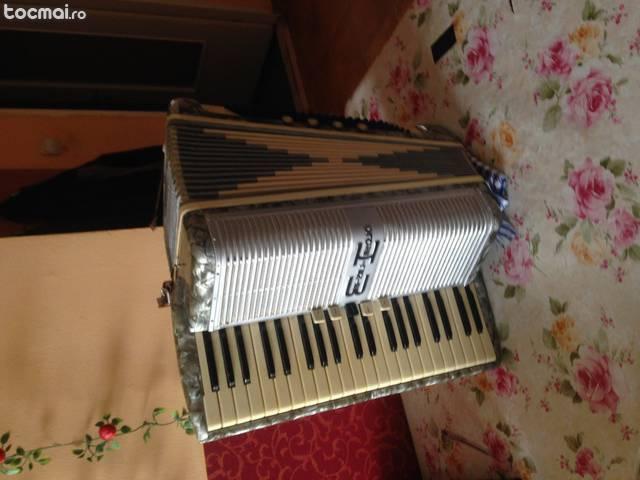 Acordeon italian 120 bass 5 registri