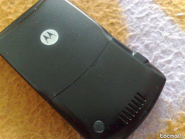 Motorola(Motorola v3 defect, dar reparabil)