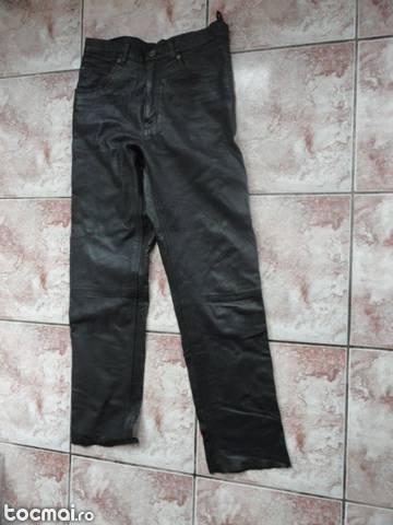 Pantaloni piele moale, Clasici, marime M- Unisex !