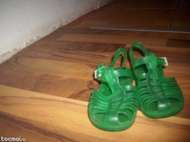Sandalute plastic marimea 25