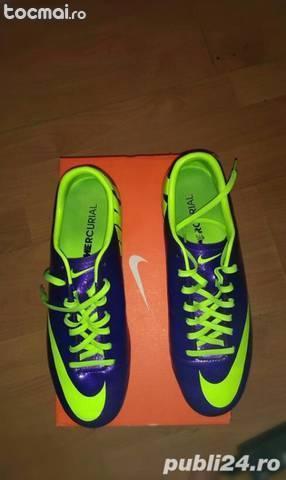 Dau Ghete de Fotbal nike mercurial