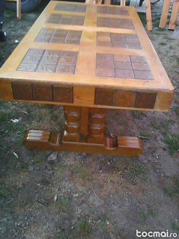 Masa din lemn masiv foarte solida