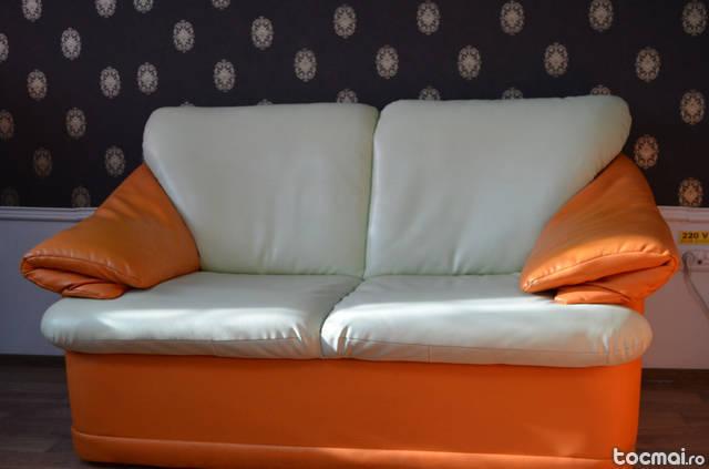Canapea imitatie piele, ideala pentru birou