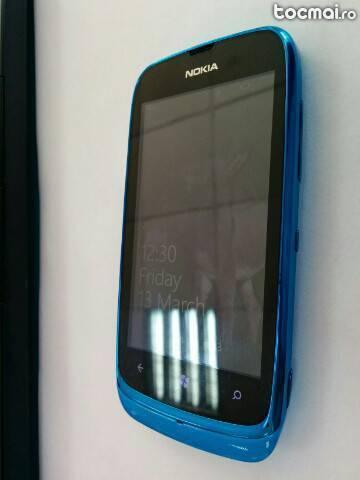 Nokia 610 cyan