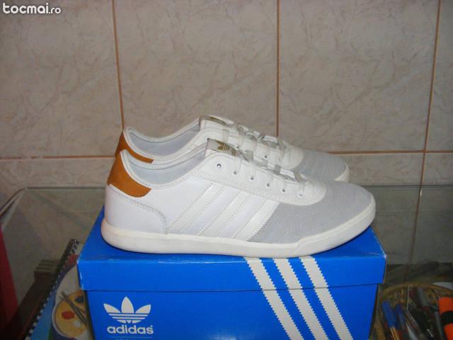 Adidasi Adidas Tischtennis V24322 din piele 39, 5 40 43, 5 44