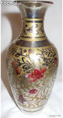 Vaza din alama cu inscriptii florale sculptate de mana 19cm