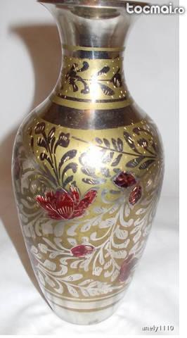 Vaza din alama cu inscriptii florale sculptate de mana 19cm