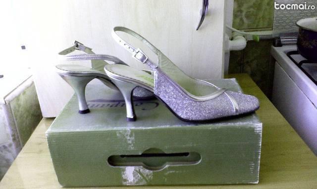 pantofi argintii eleganti, din piele