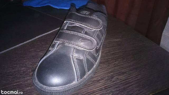 Pantofi sport nike black marimea 28. 5