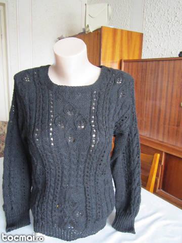 Pulover negru tricotat manual