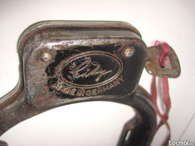 Lacat vechi metalic de colectie bicicleta made in Germany