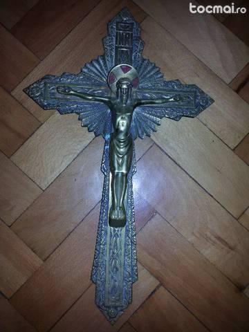 Cruce veche, franceza, din bronz masiv , cu Isus rastignit