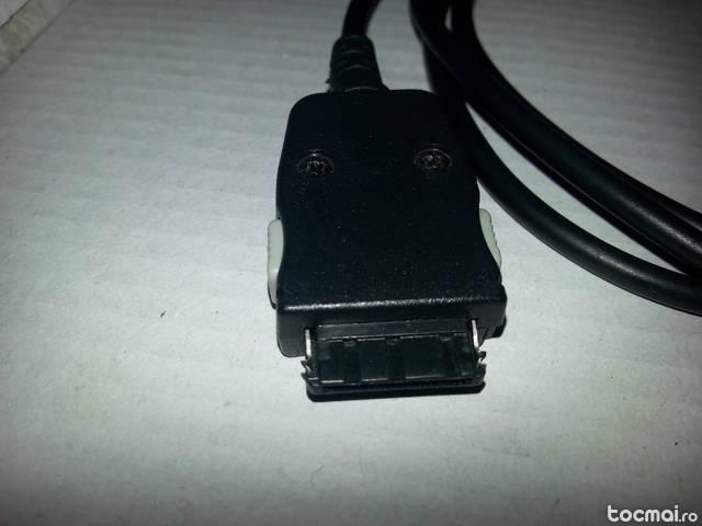 Cablu USB cu functie de transfer date\incarcare ptr MP4\MP3