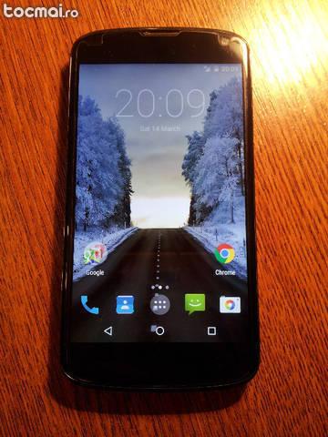 LG Nexus 4 E960 16 GB + 2 Huse