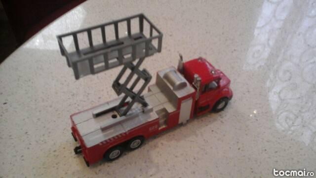 Masinuta de pompieri, bonus cartoane cars.