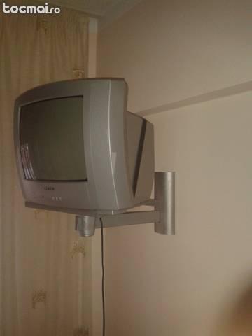 Televizor Arctic cu suport de perete
