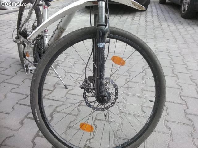 Bicicleta aluminiu 7005, frane hidr. pe disc full shimano.
