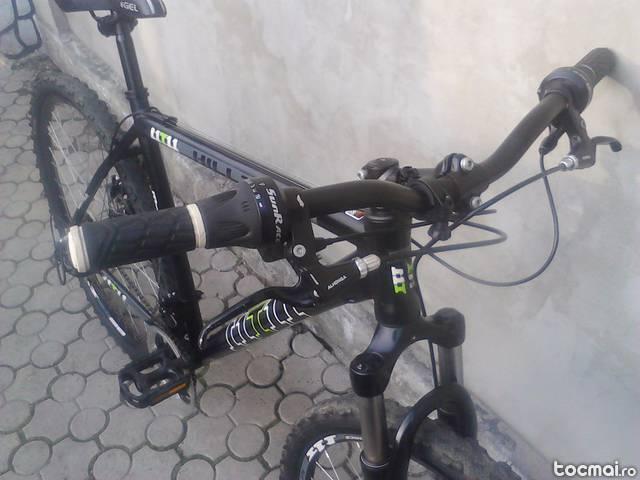 bicicleta mc kenzie, frane disc, aluminiu, roti de 28