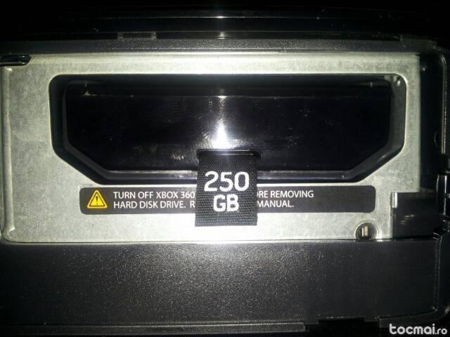 Consola XBOX 360 250 GB Slim + Joc GTA V