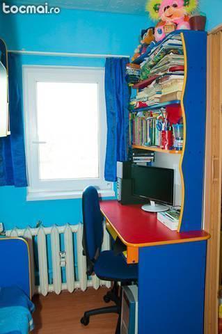 mobila camera copii, 2 paturi supraetajate + birou