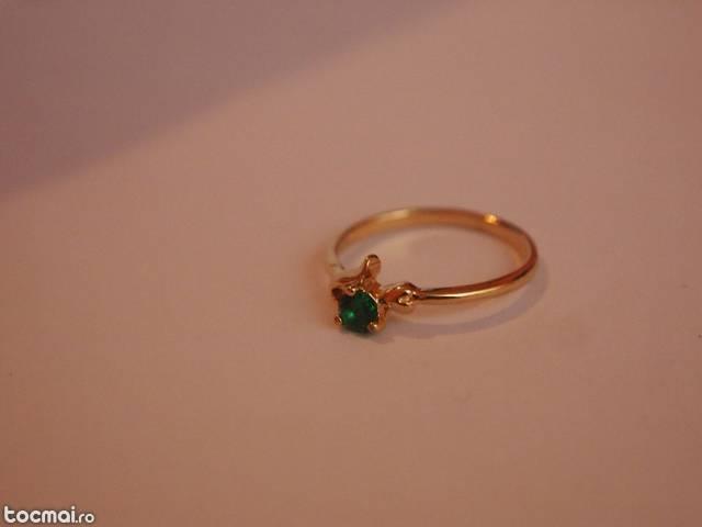 Inel aur cu diamant verde